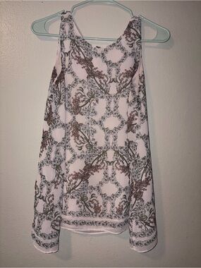 Max Studio Pale Pink Floral Tank Top with Chain Motif